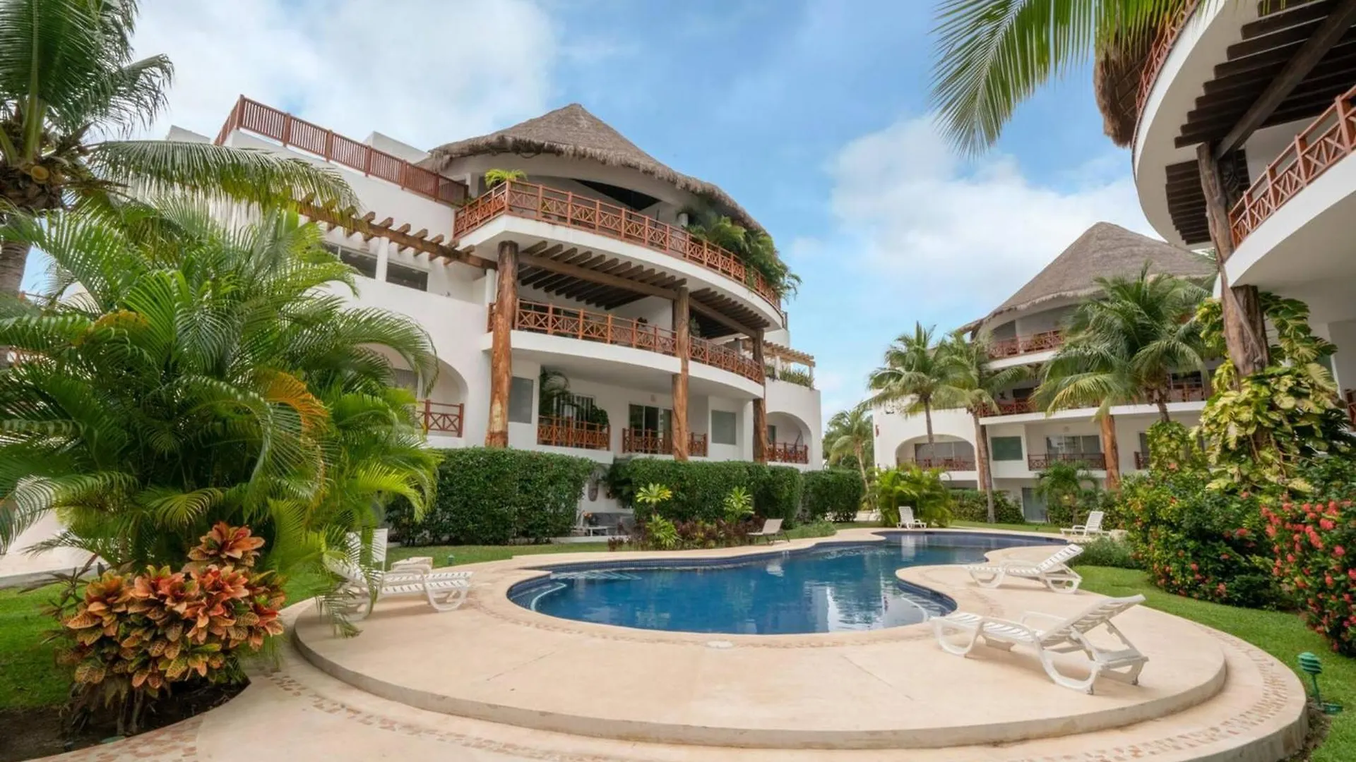 2 Bedroom Condo With Pool & Gym - Calm Near To The Beach - At Quadra Alea - Xaman 201 Playa del Carmen Ferienhaus